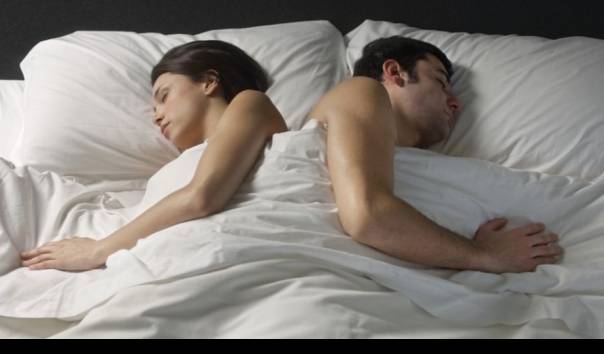 6-posisi-tidur-ini-menunjukkan-kondisi-hubungan-dengan-pasangan