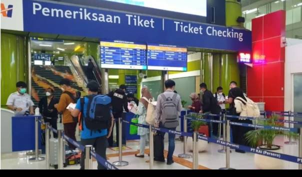 aturan-bepergian-dalam-negeri-di-masa-libur-nataru-berlaku-mulai-hari-ini-simak-lagi-persyaratannya