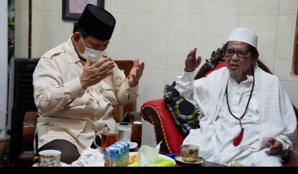 momen-lebaran-para-tokoh-prabowo-dan-ganjar-kunjungi-kyai-puan-posting-cara-masak-rendang-ayam