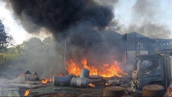 Detik-Detik Kebakaran Kios dan 5 Ton Pertalite di Malinau Sebabkan ...