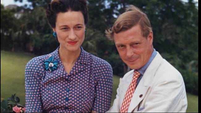 Raja Edward VIII dan perempuan jandanya.
