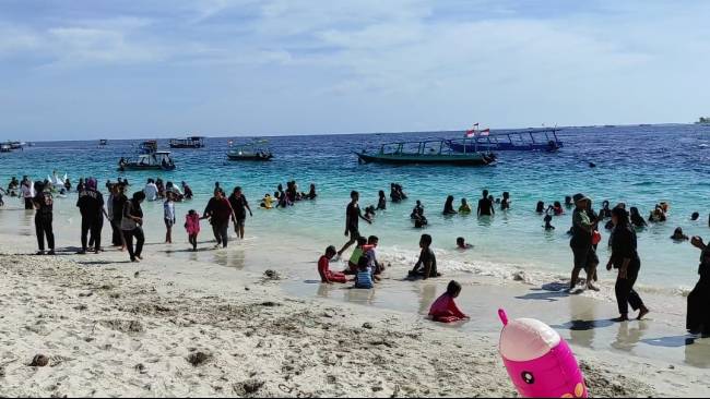 mandi-safar-gili-trawangan-tradisi-tahunan-tolak-bala-demi-bangkitkan-pariwisata-usai-pandemi