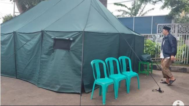 Warga di Desa Pasir Goong, Kecamatan Cilaku, Kabupaten Cianjur, Jawa Barat, berinisiatif mendirikan tempat khusus yang diperuntukan bagi aktivitas pasangan suami istri, yang diberi nama Tenda Sakinah. (Sumber: Kompas.tv/Ant)