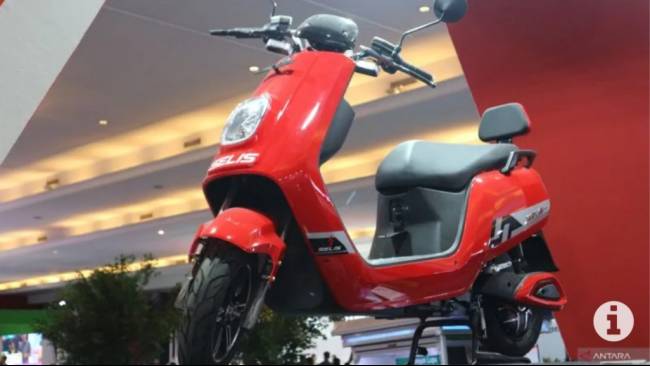 Motor listrik Selis. Sebanyak 7 perusahaan dan 14 model motor listrik saat ini resmi mendapatkan bantuan atau insentif pembelian kendaraan bermotor listrik berbasis baterai (KBLBB) roda dua (11/5/2023). 