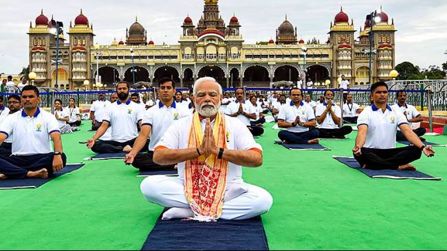 Olahraga YOGA Berasal Dari India , Yang Mendunia Hingga Saat Ini 2 Hari Yoga Internasional 2023 Diperingati 21 Juni, Diinisiasi oleh PM India, Dirayakan Dunia