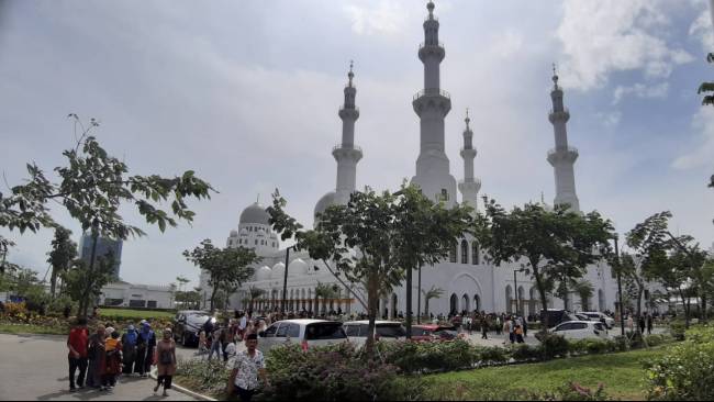 daftar-kegiatan-ramadan-2025-di-masjid-raya-sheikh-zayed-solo-ada-festival-7-000-takjil-gratis