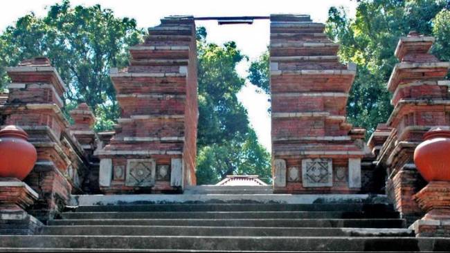 Menilik Jejak Peninggalan Sultan Agung lewat Makam Para Raja Imogiri ...