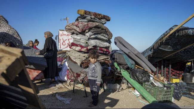 Serangan Israel Membuat 300.000 Penduduk Palestina Mengungsi dari Rafah