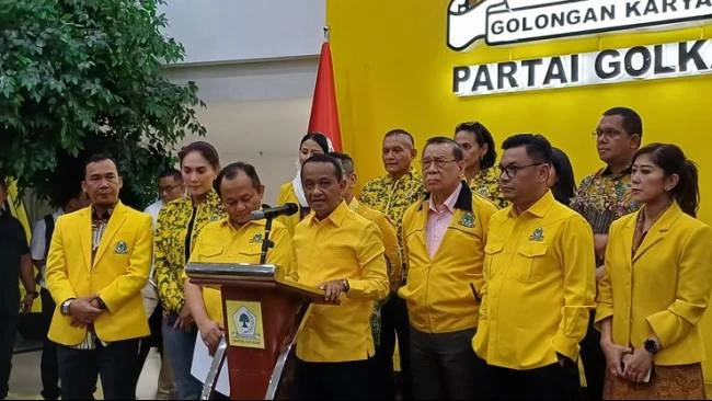 Xotinlar yashirincha onanizm bilan shugullanishadi Jinsiy olatni arqon bilan boglangan oyin surati