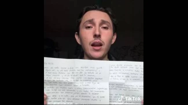 Yael Villarreal, pria asal Meksiko, menggugat kekasihnya setelah dicampakkan usai 18 bulan bersama.