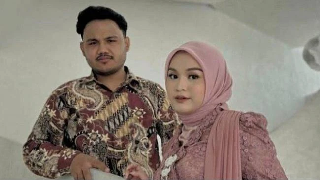 Salma Salsabil dan dilamar Dimansyah Laitupa.