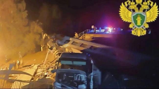 2-jembatan-hancur-karena-ledakan-di-kota-rusia-yang-berbatasan-dengan-ukraina-7-orang-tewas