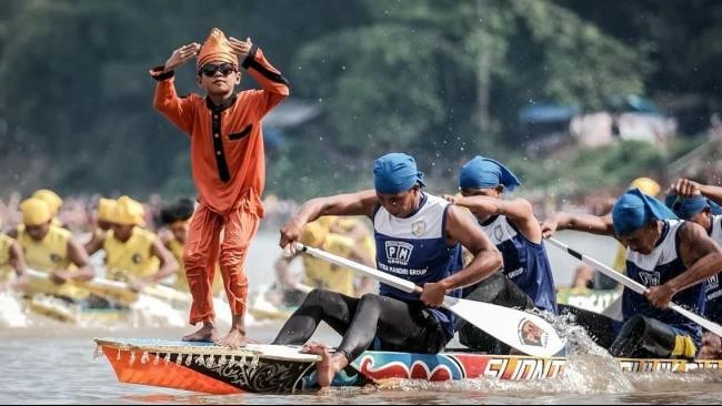 dibuka-wapres-gibran-festival-pacu-jalur-2025-digelar-besok-ini-jadwal-dan-rangkaian-acaranya