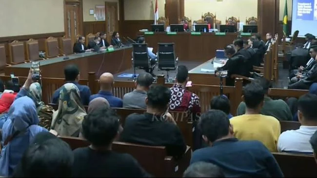 tom-lembong-dalam-sidang-pleidoi-jaksa-terang-terangan-seenaknya-geser-gawang