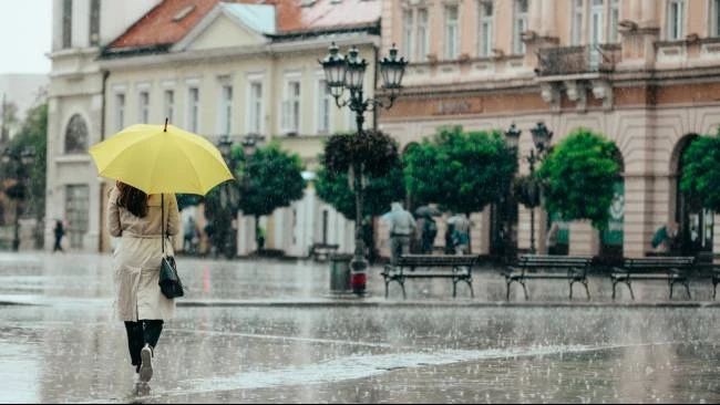 Peringatan Dini Cuaca BMKG Besok 22-23 Agustus 2025, Ini Wilayah Berpotensi  Hujan Sangat Lebat