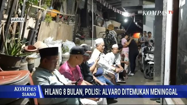 Suasana rumah duka Alvaro Kiano Nugroho yang dipenuhi tetangga di Pesanggrahan, Jakarta Selatan, Senin (24/11/2025).