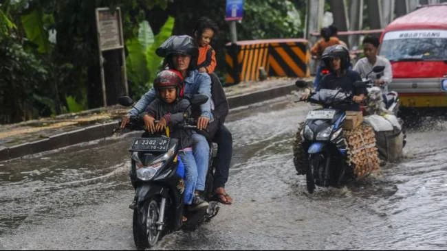 prakiraan-cuaca-bmkg-jabodetabek-besok-31-januari-1-februari-2026-hujan-berpotensi-meluas