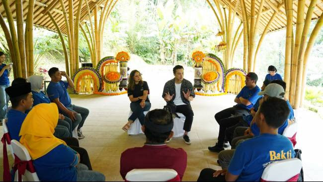 Dorong Pariwisata Berkualitas, BCA Gandeng Nicholas Saputra Bina 10 Desa Wisata