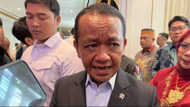 kata-bahlil-soal-penyebab-antrean-bbm-ada-peralihan-konsumsi-ke-bbm-subsidi-dan-penimbunan