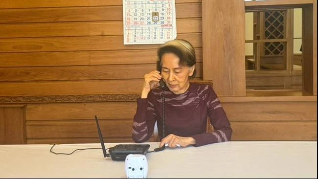 aung-san-suu-kyi-diizinkan-telepon-putranya-untuk-pertama-kali-dalam-5-tahun-terakhir