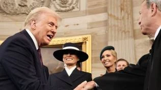 Melania Trump Jadi Sorotan Topi Hitam Simbol Keberanian Dipakai Sepanjang Acara Resmi