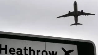Gardu Listrik Terbakar Bandara Heathrow London Ditutup Seharian Penuh pada Jumat