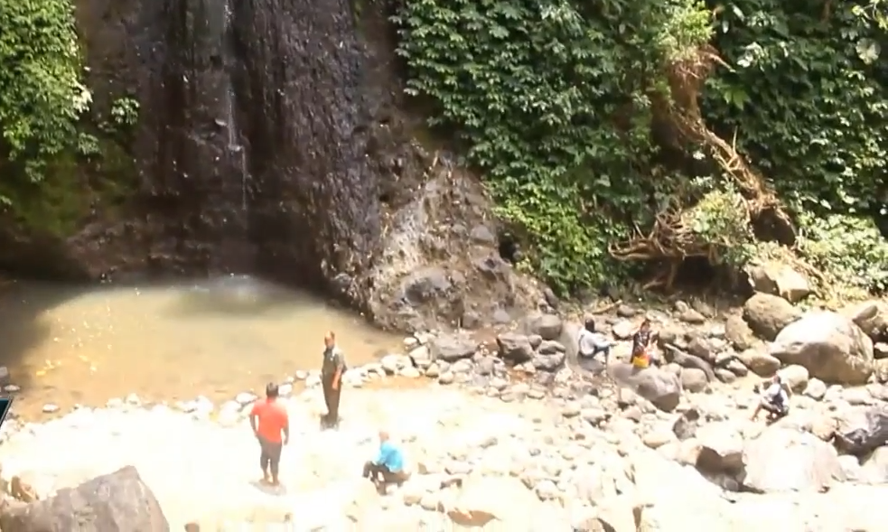 87+ Gambar Air Terjun Montel Terlihat Keren 87+ Gambar Air Terjun Montel Terlihat Keren