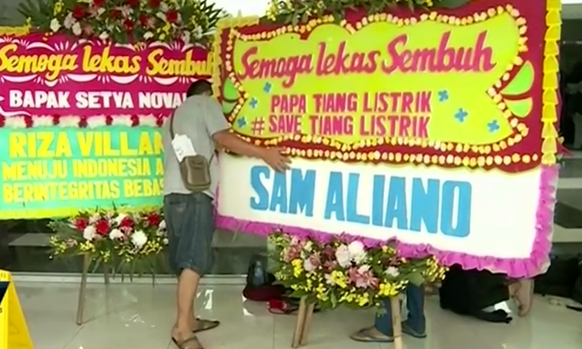 Karangan Bunga untuk Setya Novanto Dirusak Orang - Kompas TV