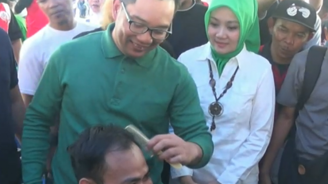 Vidio cukur rambut ridwan kamil uu ruzhanul cukur rambut 